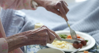 An 80-year-old man insists every morning on bringing his wife breakfast in the nursing home – a short story